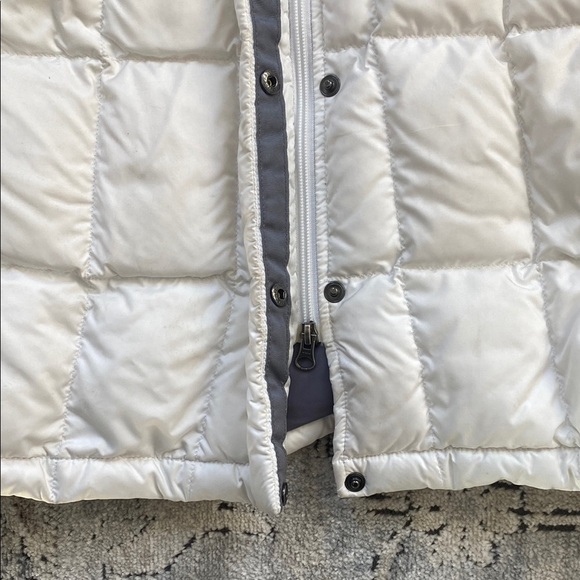 The North Face Women's White Puffer Coat - Picture 8 of 12